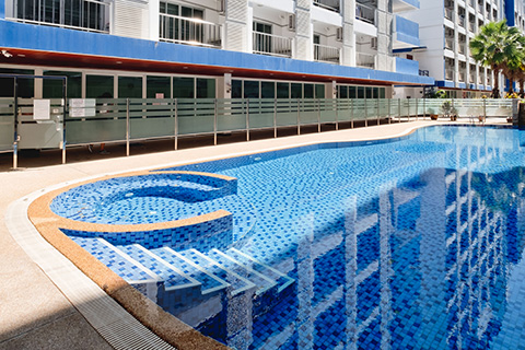 สระว่ายน้ำขนาดใหญ่